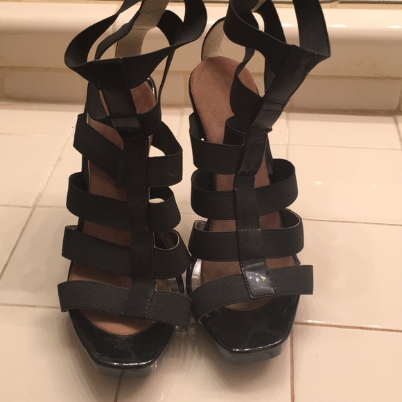 Black heels - Picture 4 of 7